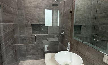 EN VENTA HERMOSA CASA CON ALBERCA EN AQUA RESIDENCIAL EN UNOS DE LOS RESIDENCIALES MAS EXCLUSIVOS DE CANCUN
