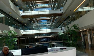 ARRIENDO OFICINA 25M2 , UN PRIVADOS, RECEPCIÓN, ESTACIONAMIENTO UBICADA EN MODERNO EDIFICIO CAPITAL ESTORIL