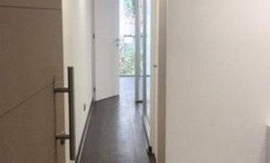 ARRIENDO OFICINA 25M2 , UN PRIVADOS, RECEPCIÓN, ESTACIONAMIENTO UBICADA EN MODERNO EDIFICIO CAPITAL ESTORIL