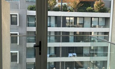 ARRIENDO OFICINA 25M2 , UN PRIVADOS, RECEPCIÓN, ESTACIONAMIENTO UBICADA EN MODERNO EDIFICIO CAPITAL ESTORIL