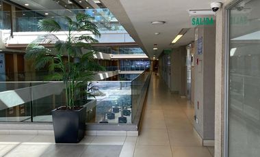 ARRIENDO OFICINA 25M2 , UN PRIVADOS, RECEPCIÓN, ESTACIONAMIENTO UBICADA EN MODERNO EDIFICIO CAPITAL ESTORIL