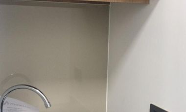 ARRIENDO OFICINA 25M2 , UN PRIVADOS, RECEPCIÓN, ESTACIONAMIENTO UBICADA EN MODERNO EDIFICIO CAPITAL ESTORIL