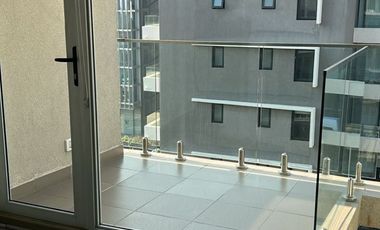 ARRIENDO OFICINA 25M2 , UN PRIVADOS, RECEPCIÓN, ESTACIONAMIENTO UBICADA EN MODERNO EDIFICIO CAPITAL ESTORIL