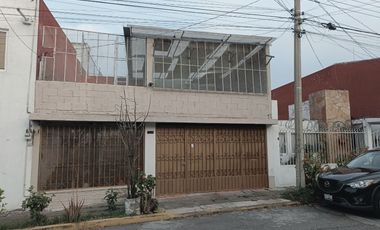 Inversión Inteligente - Casa Versátil con Espacios para Rentar o Expandir Negocio en Puebla