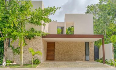 EN VENTA EXCLUSIVA RESIDENCIA CON ALBERCA EN PLAYA DEL CARMEN MUY CERCA DE XCARET Y A 5 MINUTOS DE LA PLAYA