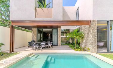EN VENTA EXCLUSIVA RESIDENCIA CON ALBERCA EN PLAYA DEL CARMEN MUY CERCA DE XCARET Y A 5 MINUTOS DE LA PLAYA