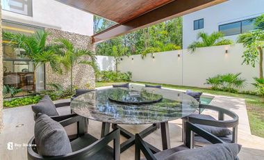 EN VENTA EXCLUSIVA RESIDENCIA CON ALBERCA EN PLAYA DEL CARMEN MUY CERCA DE XCARET Y A 5 MINUTOS DE LA PLAYA