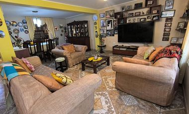 Amplia Casa En Venta – Independencia
