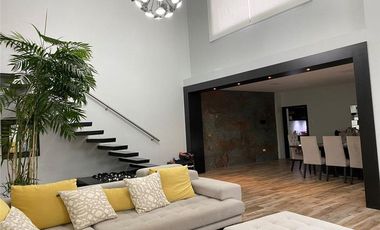 Casa Independiente Con Piscina De Venta Portoviejo Y/T