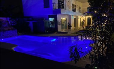 Casa Independiente Con Piscina De Venta Portoviejo Y/T