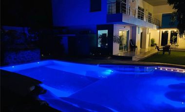 Casa Independiente Con Piscina De Venta Portoviejo Y/T