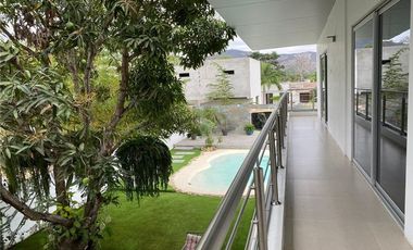 Casa Independiente Con Piscina De Venta Portoviejo Y/T