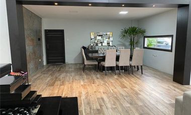 Casa Independiente Con Piscina De Venta Portoviejo Y/T