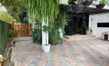 Casa Independiente Con Piscina De Venta Portoviejo Y/T