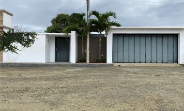 Casa Independiente Con Piscina De Venta Portoviejo Y/T