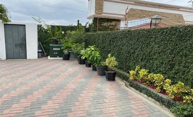 Casa Independiente Con Piscina De Venta Portoviejo Y/T