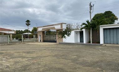 Casa Independiente Con Piscina De Venta Portoviejo Y/T