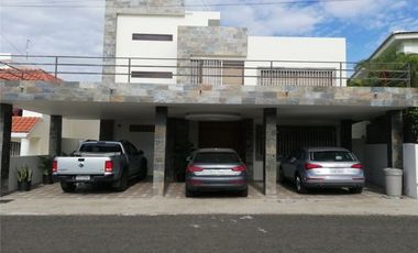 Casa De Venta En Manta Zona Sur Y/T