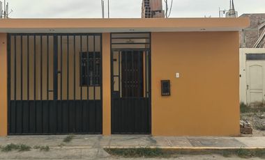 Alquiler De Casa De Un Piso En Urb. Villas Del Sol De Los Portales - Ica