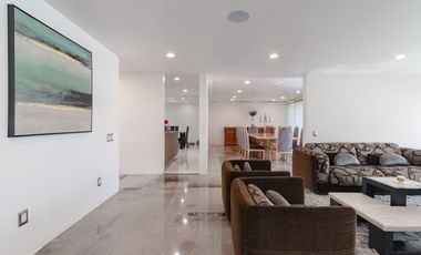 Venta Residencia en Cerrada Lomas de Tecamachalco, Edo. de México