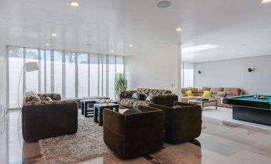 Venta Residencia en Cerrada Lomas de Tecamachalco, Edo. de México
