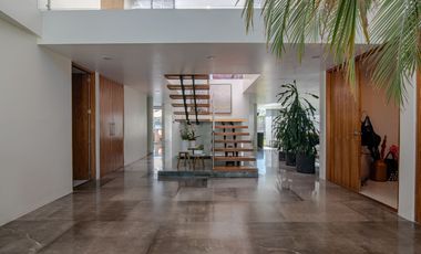 Venta Residencia en Cerrada Lomas de Tecamachalco, Edo. de México