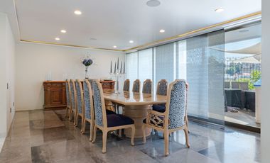 Venta Residencia en Cerrada Lomas de Tecamachalco, Edo. de México