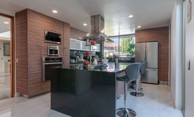 Venta Residencia en Cerrada Lomas de Tecamachalco, Edo. de México