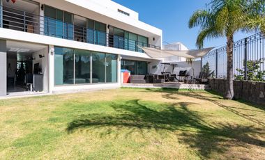 Venta Residencia en Cerrada Lomas de Tecamachalco, Edo. de México