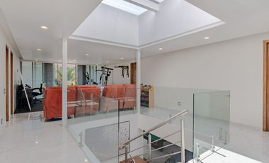 Venta Residencia en Cerrada Lomas de Tecamachalco, Edo. de México
