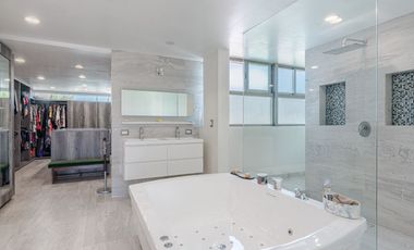 Venta Residencia en Cerrada Lomas de Tecamachalco, Edo. de México