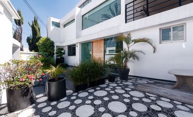 Venta Residencia en Cerrada Lomas de Tecamachalco, Edo. de México