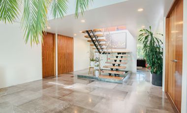 Venta Residencia en Cerrada Lomas de Tecamachalco, Edo. de México