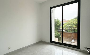 Jual Rumah Dijual 3 Lantai MURAH Di Cipayung Jakarta Timur Dekat Tol Setu dkt Pusat Kota [AR150]
