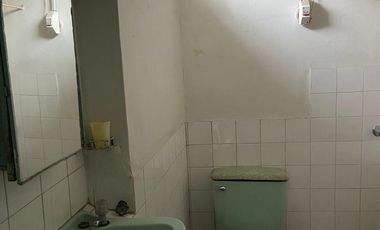 Vendo Casa como terreno en Avenida principal y esquina en Mariano Melgar