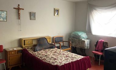 Vendo Casa como terreno en Avenida principal y esquina en Mariano Melgar