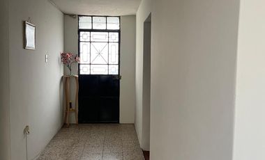 Vendo Casa como terreno en Avenida principal y esquina en Mariano Melgar