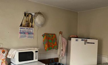 Vendo Casa como terreno en Avenida principal y esquina en Mariano Melgar
