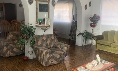Vendo Casa como terreno en Avenida principal y esquina en Mariano Melgar