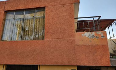 Vendo casa como terreno en San Martin de Socabaya