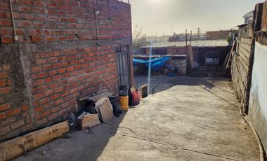 Vendo casa como terreno en San Martin de Socabaya