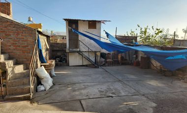 Vendo casa como terreno en San Martin de Socabaya