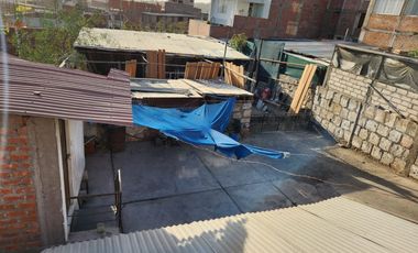 Vendo casa como terreno en San Martin de Socabaya
