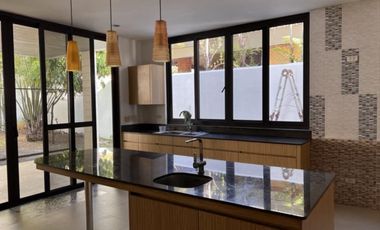 4 Bedroom 4BR House and Lot for Rent at Muntinlupa City