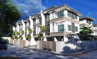 3 STOREY TOWNHOUSE for Sale in Acropolis Talamban Cebu FREE 1HP SPLIT TYPE AIRCON