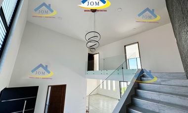 ESPECTACULAR CASA DENTRO DE FRACC. EN OAXTPEC MORELOS