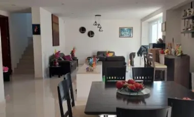 VISTA REAL CASA EN RENTA