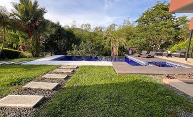 SE VENDE CASA CAMPESTRE EN COMBIA