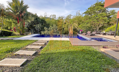 SE VENDE CASA CAMPESTRE EN COMBIA