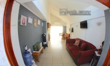 VENDEMOS Casa en Calle principal en excelente Villa